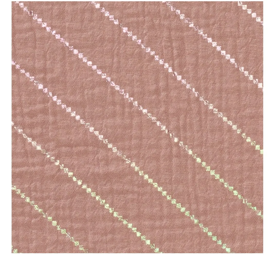 Rico Design Musselin Stoff|Stoff Meterware>Krinkel-Musselin Baumwoll-Stoff mit Hot-Foil Effekt "Streifen"