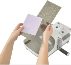 Sizzix Stanz- & Prägemaschinen|Stanz- & Prägemaschinen><noscript><img width=
