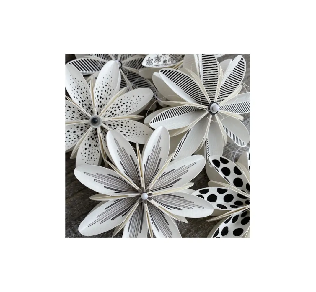 FarbTon Papier Stanz- & Prägemaschinen|Schablonen>Stanzschablone-Faltblumen "M"