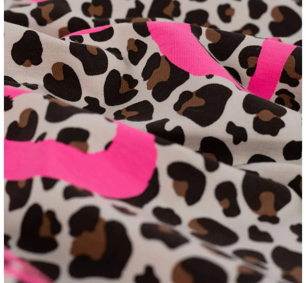 VBS Marktplatz Sweatstoff|Jerseystoff>Sweat-Stoff Neon Print "Leopard mit Herz"